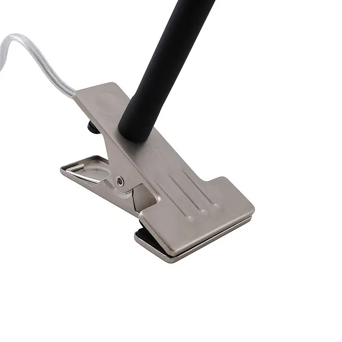 Lindby Klemmleuchte Jyla - L x B x H: 30 x 8 x 25 cm, Farbe Gehäuse: alu / grau / zink - Silberne Metallklemme mit flexiblem schwarzem Arm und silbernem Kabel.