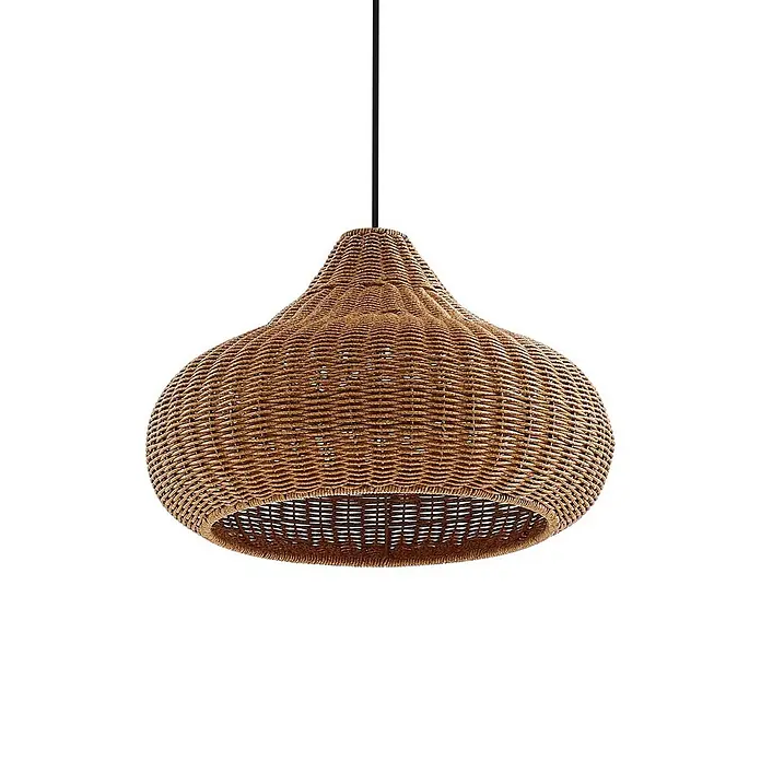 Lucande Außenwand- & Deckenleuchte Taniola - Holz hell, IP44 - Braune geflochtene Rattan-Pendelleuchte in Glockenform, an schwarzem Kabel hängend.