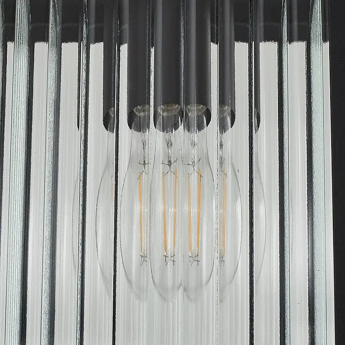 Lindby Außenwand- & Deckenleuchte Bolgar - L x B x H: 14,5 x 14,5 x 26 cm, schwarz, IP44 - Gerippte Glasleuchte mit mehreren klaren Edison-LED-Glühbirnen, aufgehängt an schwarzen Röhren.