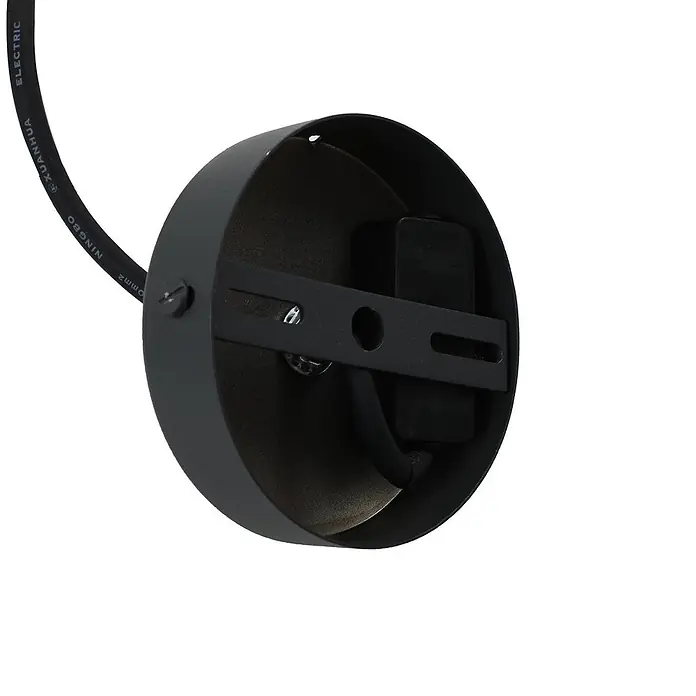 Lindby Außenwand- & Deckenleuchte Alea - weiß / opal, IP44 - Runde schwarze Metallbaldachin für eine Lampe, mit innerer Montagehalterung und angeschlossenem Stromkabel.