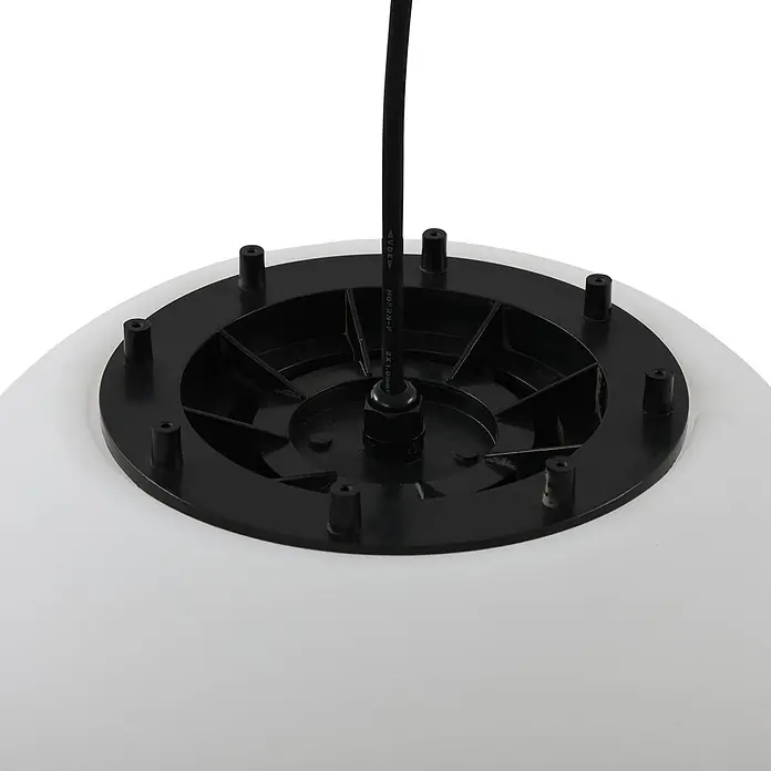 Lindby Außenwand- & Deckenleuchte Alea - weiß / opal, IP44 - Unterseite einer weißen Lampe mit schwarzem Kunststoffsockel, mehreren Befestigungsstiften und zentralem Stromkabel.