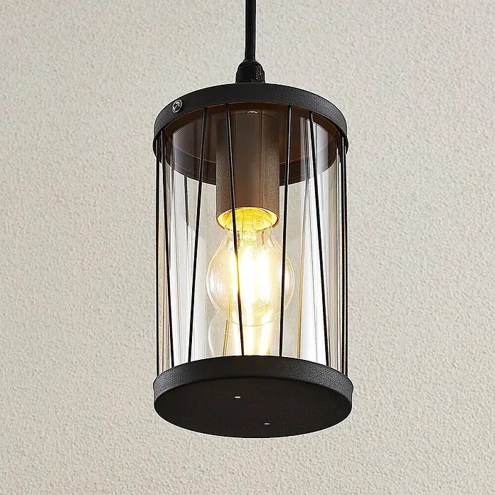 Lindby Außenwand- & Deckenleuchte Yonan - schwarz, schwarz, IP44 - Schwarze Hängeleuchte aus Metall und Klarglas in Zylinderform mit leuchtender Glühbirne.