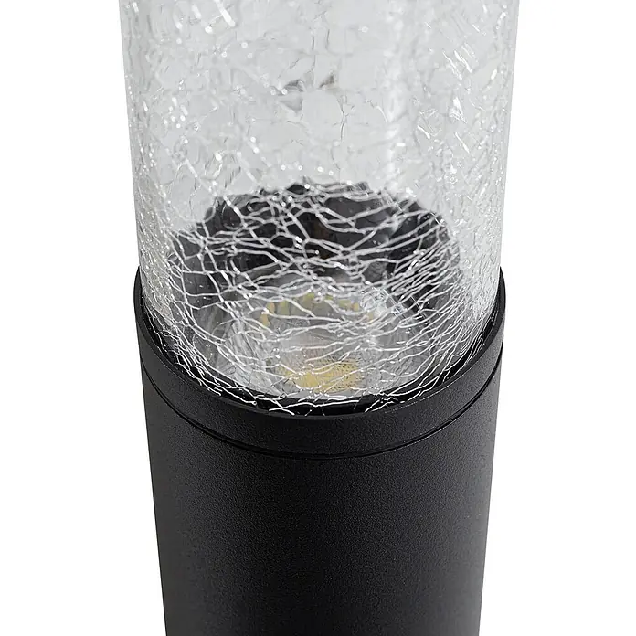 Lindby Außenwandleuchte Gavros - 7 x 7 x 45 cm, schwarz, klar / transparent, IP44 - Nahaufnahme einer schwarzen Außenleuchte mit Crackle-Glasdiffusor und Lichtquelle.