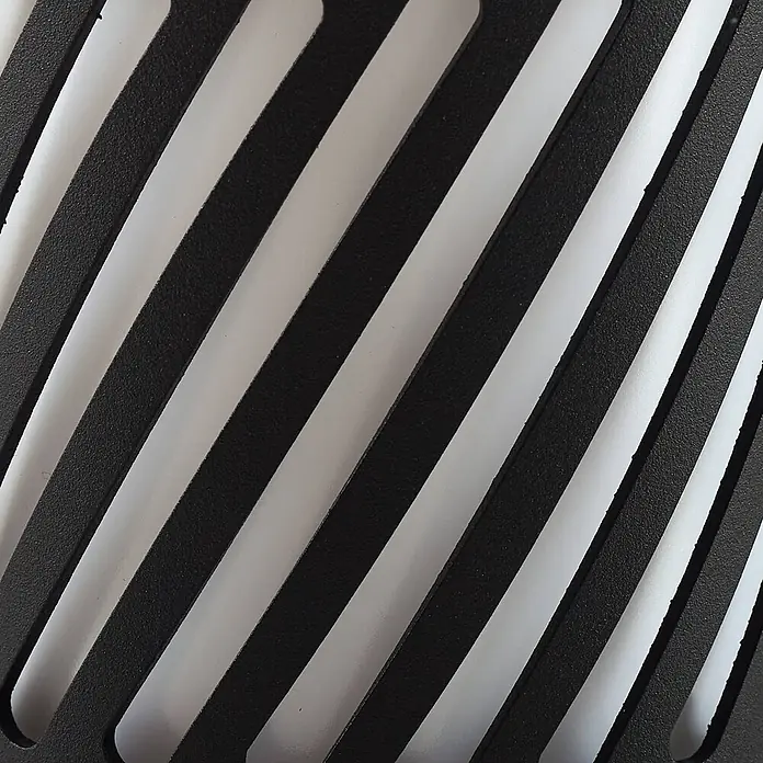 Lindby Außenwand- & Deckenleuchte Lurinda - schwarz, IP44 - Texturiertes schwarzes diagonales Gittermuster.