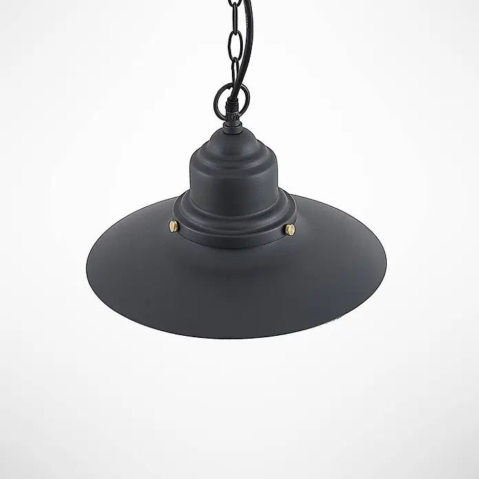 Lindby Außenwand- & Deckenleuchte Roisin - alu / grau / zink, alu / grau / zink, IP44 - Dunkelgraue industrielle Pendelleuchte mit breitem Schirm und Messingdetails, an einer schwarzen Kette aufgehängt.