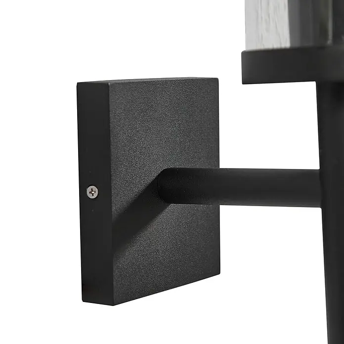 Lucande Außenwandleuchte Zanta - schwarz, klar / transparent, IP54 - Schwarzes, strukturiertes Wandleuchten-Bauteil mit quadratischer Montageplatte, Verbindungsarm und sichtbarer Schraube.