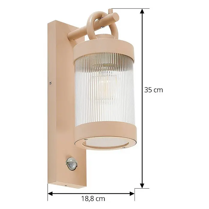 Lindby Außenwandleuchte Yrene - 18,8 x 12,6 x 35 cm, creme / amber, creme / amber, IP44 - Beige Außenwandleuchte mit geriffeltem Glaszylinder und Bewegungsmelder.