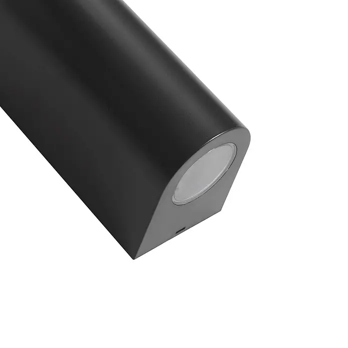 Prios Außenwandleuchte Irfan - schwarz, IP44 - Schwarze zylindrische Wandleuchte mit schräger Lichtabgabe.