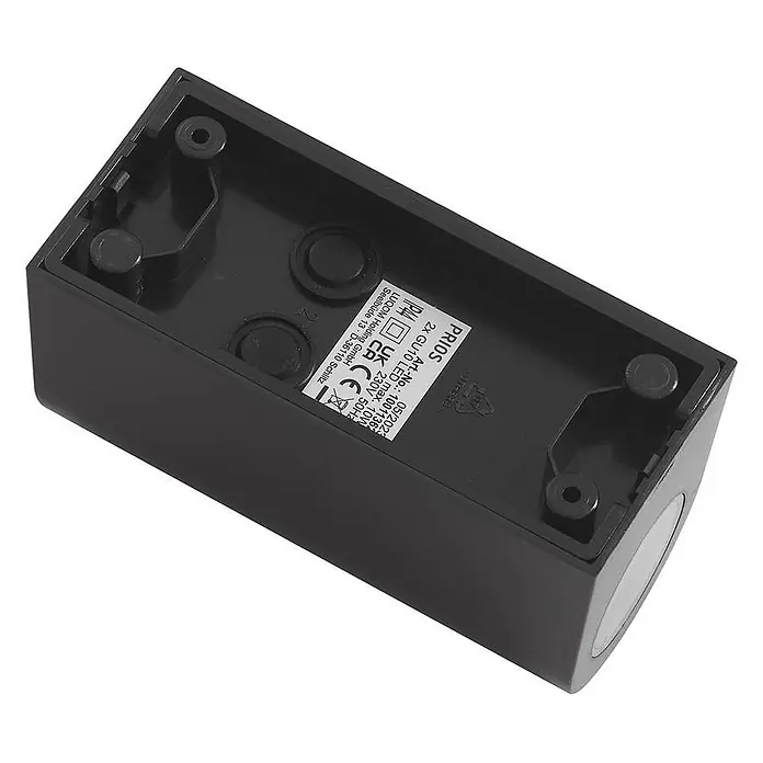 Prios Außenwandleuchte Irfan - schwarz, IP44 - Schwarzer, rechteckiger Sockel einer Außenwandleuchte mit Etikett (IP44, 2x GU10 LED).