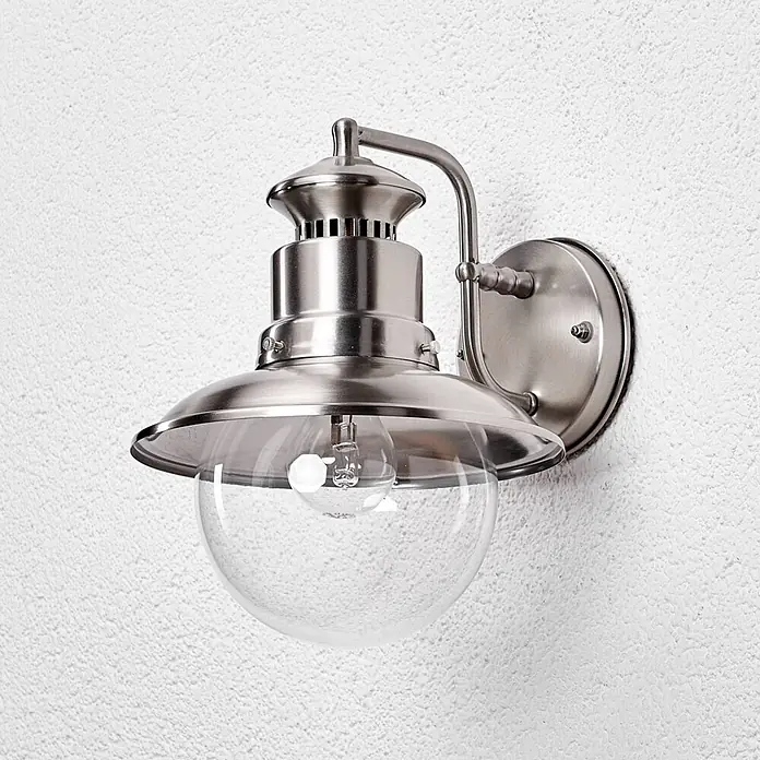 Lindby Außenwandleuchte Gwendolyn - alu / grau / zink, klar / transparent, IP44 - Gebürstete Nickel-Außenwandleuchte mit klarem Glaskugel-Schirm und sichtbarer Glühbirne.