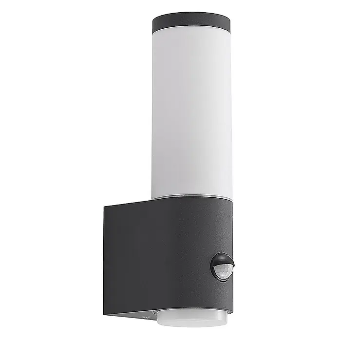Lindby Außenwandleuchte Okari - schwarz, IP54 - Moderne dunkelgraue Außenwandleuchte mit zylindrischem weißem Diffusor und integriertem Bewegungsmelder.