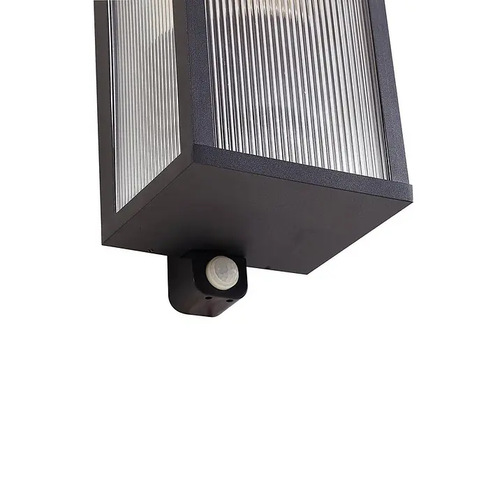 Lindby Außenwandleuchte Peldar - 13,5 x 14 x 29 cm, schwarz, IP44 - Schwarze Außenwandleuchte mit gerippten Scheiben und integriertem Bewegungssensor.
