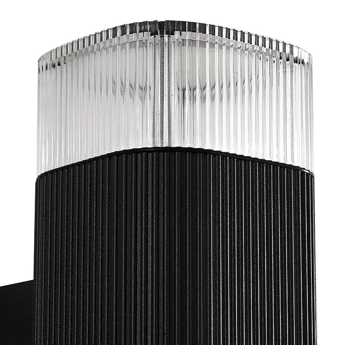 Lindby Außenwandleuchte Halvar - 8 x 11 x 24 cm, schwarz, klar / transparent, IP65 - Rechteckige Leuchte mit klarer geriffelter Oberseite und schwarzem geriffeltem Sockel.