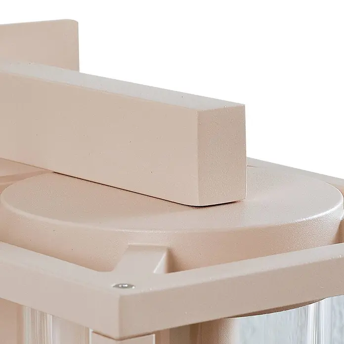 Lucande Außenwandleuchte Ferda - creme / amber, creme / amber, IP44 - Beiges strukturiertes Kunststoffteil: ein rechteckiger Riegel auf einer runden Plattform.