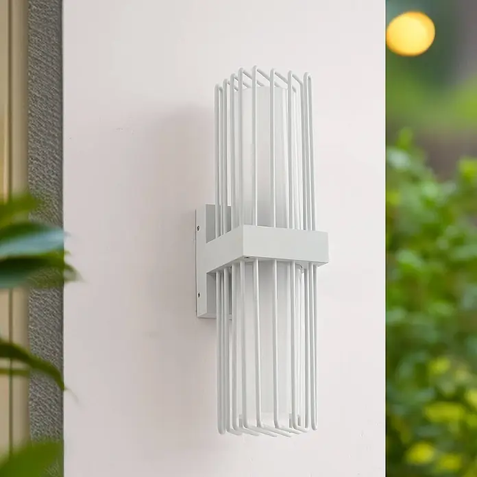 Lucande Außenwandleuchte Chandan - weiß / opal, weiß / opal, IP54 - Weiße Außenwandleuchte mit Gitterdesign für Auf- und Abbeleuchtung.