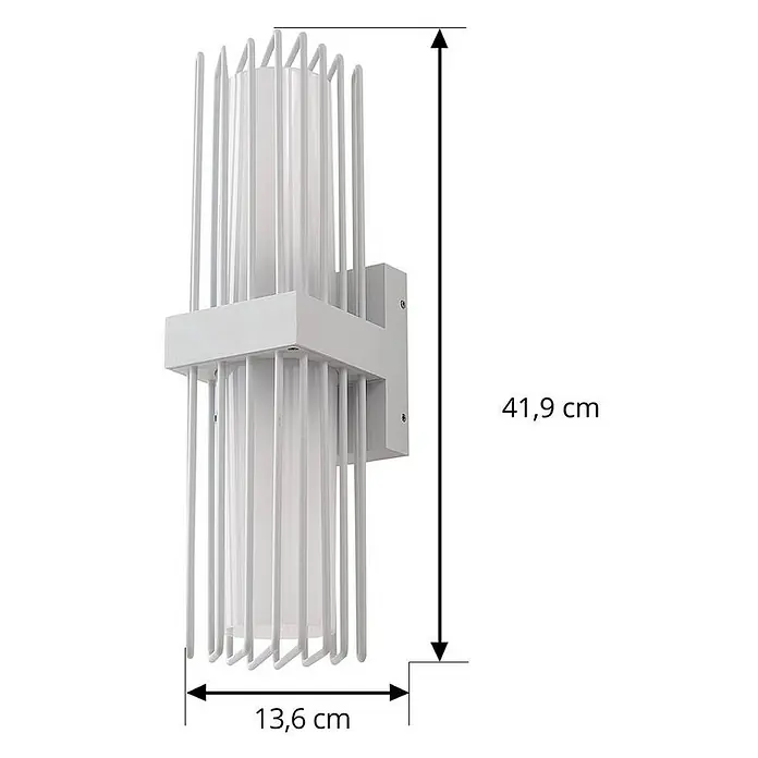 Lucande Außenwandleuchte Chandan - weiß / opal, weiß / opal, IP54 - Weiße Metall-Wandleuchte mit Lamellen-Design und transluzentem Diffusor, 41,9 cm hoch, 13,6 cm breit.