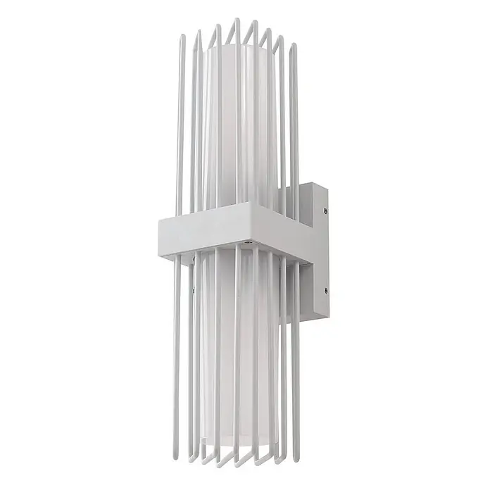 Lucande Außenwandleuchte Chandan - weiß / opal, weiß / opal, IP54 - Weiße Wandleuchte mit Lamellen-Metallrahmen um einen zylindrischen, lichtdurchlässigen Diffusor.