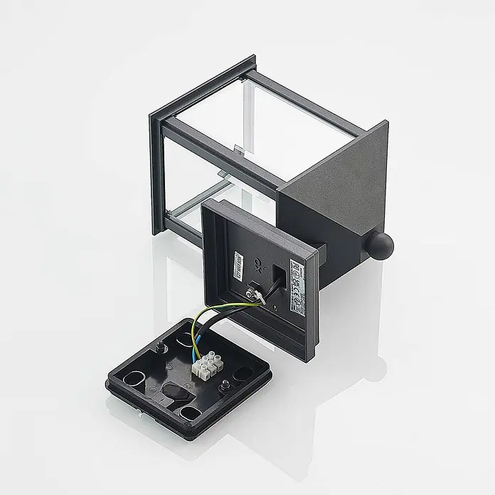 Lindby Außenwandleuchte Giavanna - 18,2 x 14 x 23,3 cm, schwarz, schwarz, IP43 - Dunkelgraue Außenwandleuchte mit Klarglasscheiben, teilweise demontiert zur Ansicht der Verkabelung und Montageplatte.
