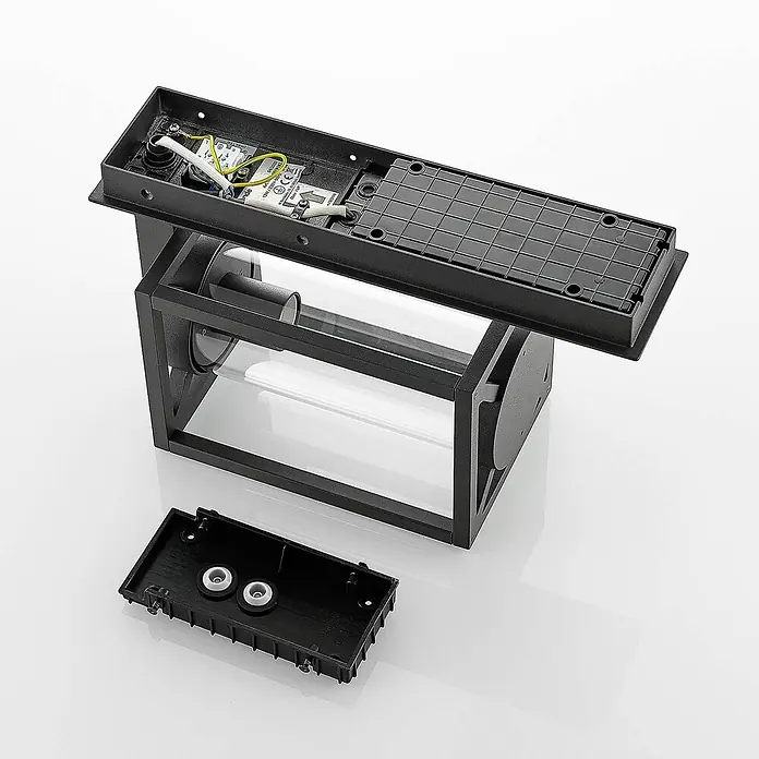 Lucande Außenwandleuchte Ferda - schwarz, schwarz, IP44 - Schwarze Außenleuchte, teilweise zerlegt, zeigt interne Verkabelung, Netzteil und Klarglasdiffusor.