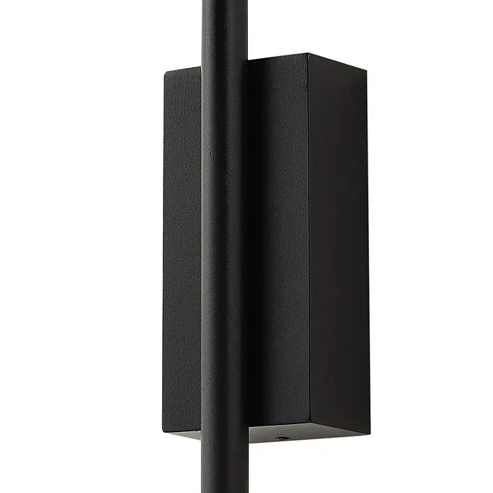 Lindby Außenwandleuchte Sorvete - 22,5 x 8 x 33 cm, schwarz, schwarz, IP65 - Schwarzes Metall-Leuchtenbauteil mit rechteckigem Gehäuse und zylindrischer Stange.