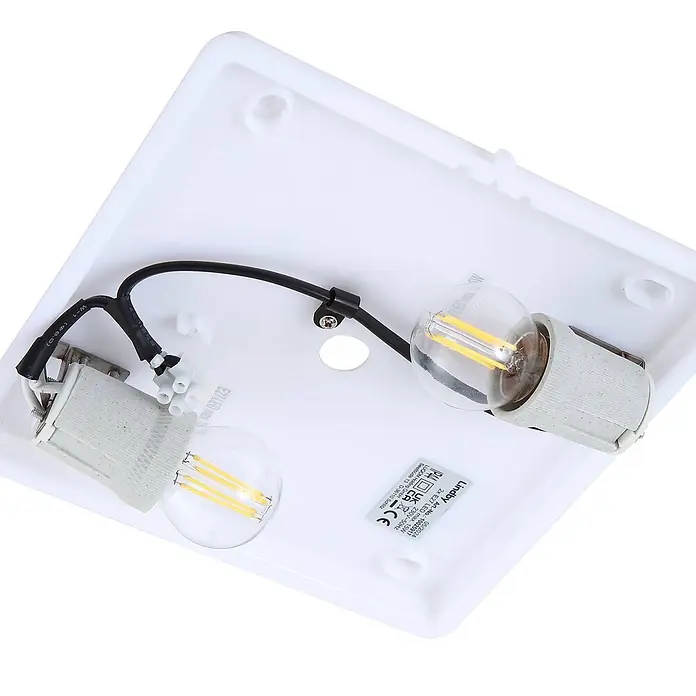 Lindby Außenwandleuchte Sivana - schwarz, schwarz, IP44 - Weiße, quadratische Leuchtenbasis mit zwei E27-Fassungen und zwei LED-Filamentlampen, verbunden durch schwarze Verkabelung.