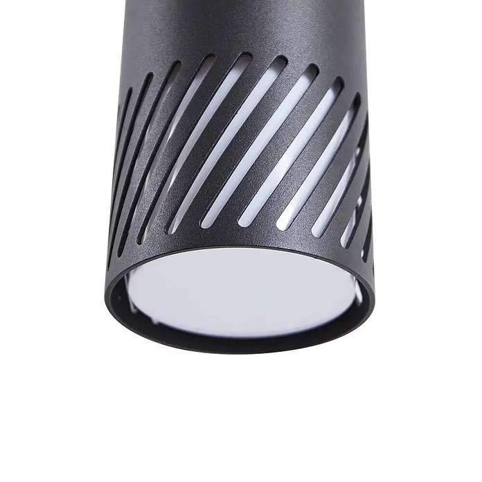 Lindby Außenwandleuchte Lurinda - 16,5 x 10,5 x 16,8 cm, schwarz, schwarz, IP44 - Dunkelgraue zylindrische Pendelleuchte mit diagonalem Schlitzmuster und weißem Diffusor.