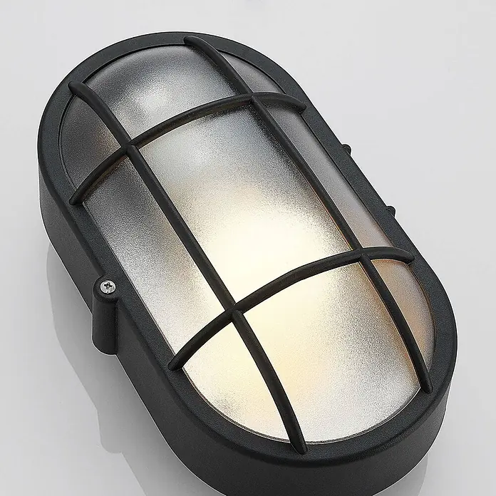 Lindby Außenwandleuchte Alisha - 9,3 x 22,3 x 12,8 cm, schwarz, schwarz, IP44 - Dunkelgraue ovale Außenwandleuchte mit mattierter Glasabdeckung und Schutzgitter, von innen beleuchtet.
