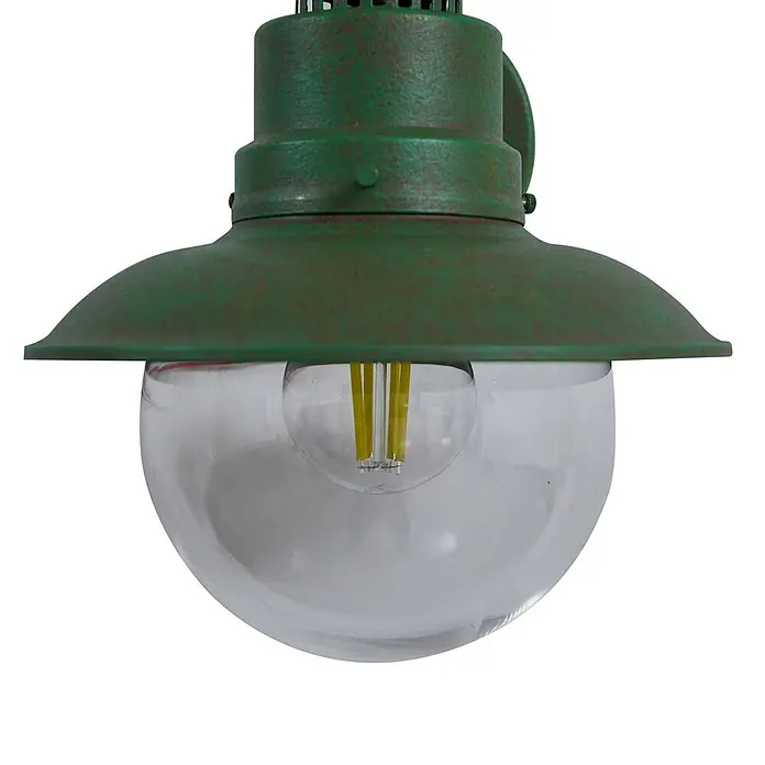 Lindby Außenwandleuchte Celinor - grün, grün, IP44 - Grüner, verwitterter Außenwandleuchte mit klarer Kugel und sichtbarer LED-Fadenlampe.