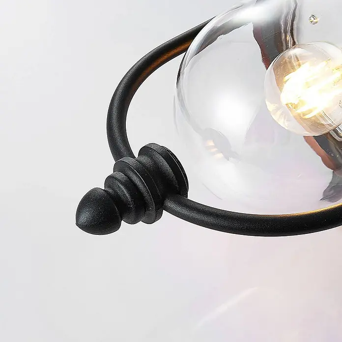 Lindby Außenwandleuchte Clint - kupfer, IP44 - Schwarze, texturierte Metallleuchte mit klarer Glaskugel und beleuchteter Glühbirne.