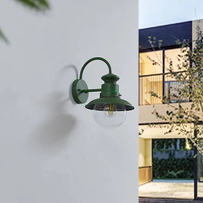 Lindby Außenwandleuchte Celinor - grün, grün, IP44 - Grüne Wandaußenleuchte aus Metall mit klarer Glasschirm und sichtbarer LED-Glühbirne.