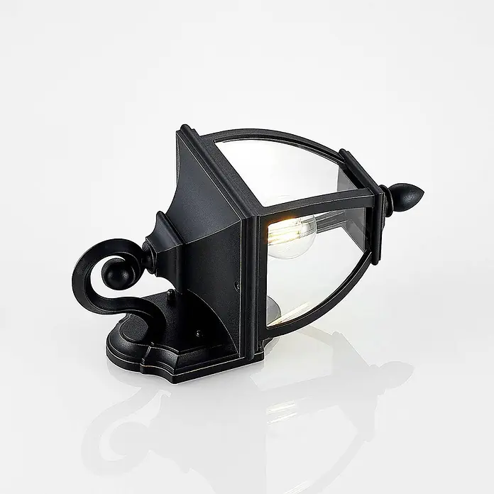 Lindby Außenwandleuchte Cerys - 19,5 x 16,5 x 37,2 cm, schwarz, IP44 - Schwarze Außenwandleuchte mit Klarglas-Laterne und dekorativem Schnörkelarm.