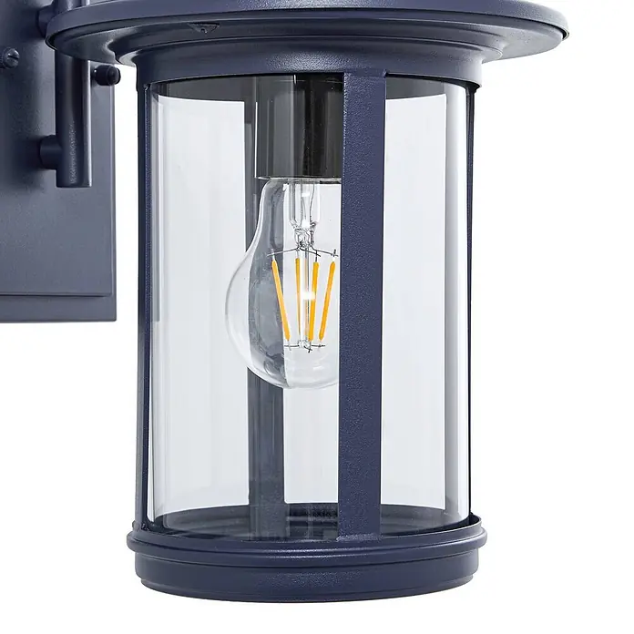 Lindby Außenwandleuchte Zayn - 23,8 x 19,2 x 33,4 cm, blau, blau, IP23 - Dunkelblaue Außenwandleuchte mit klarem Glasgehäuse und sichtbarer LED-Glühfadenlampe.