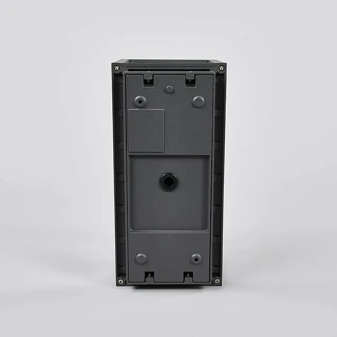 Lucande Außenwandleuchte Annalea - schwarz, klar / transparent, IP54 - Dunkelgraues rechteckiges Gehäuse, rückseitig mit Befestigungspunkten und mittiger Kabelöffnung.
