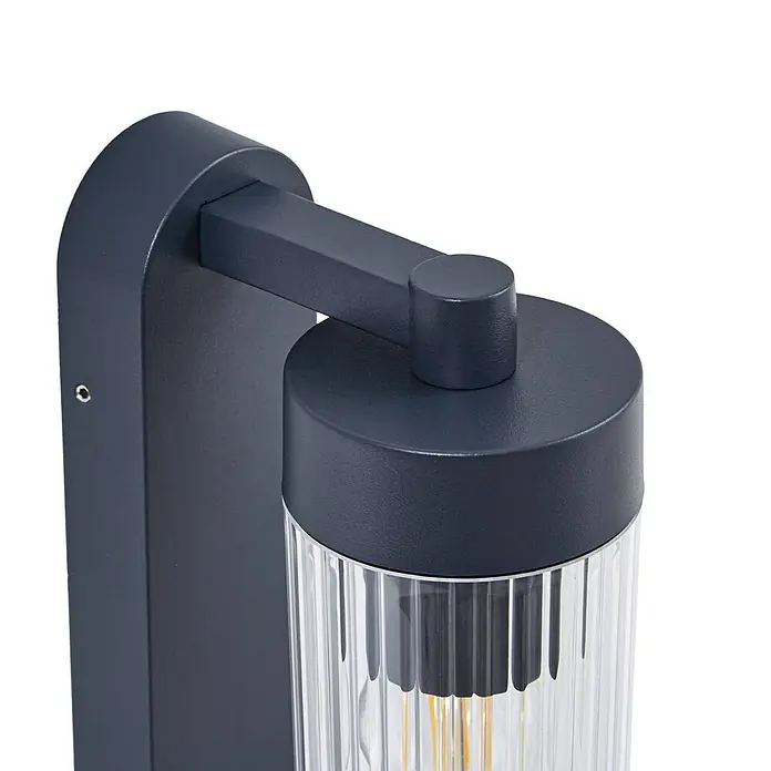 Lindby Außenwandleuchte Kaliro - 13,8 x 8 x 23,4 cm, schwarz, klar / transparent, IP54 - Dunkelgraue Außenwandleuchte mit geripptem Klarglasdiffusor und sichtbarer Glühbirne.