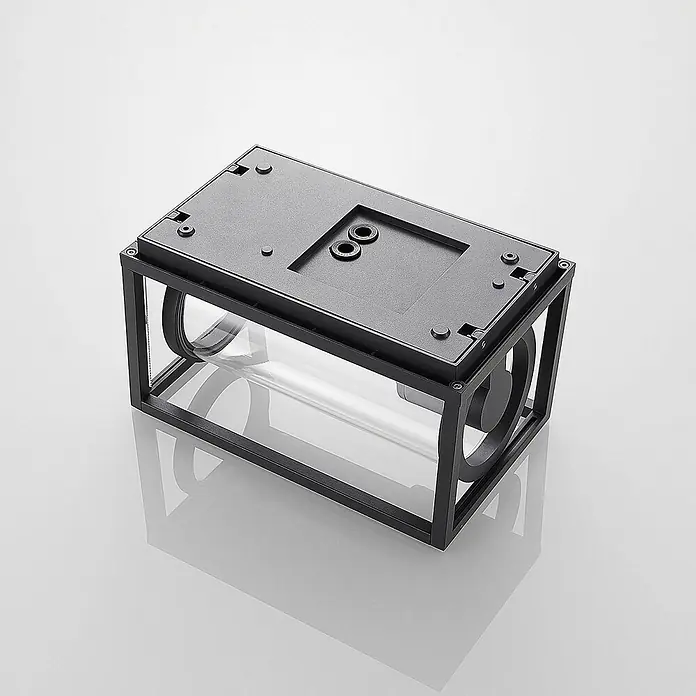 Lucande Außenwandleuchte Brienne - alu / grau / zink, IP54 - Schwarze rechteckige Außenleuchte mit käfigartigem Rahmen und klarem zylindrischem Glasdiffusor.