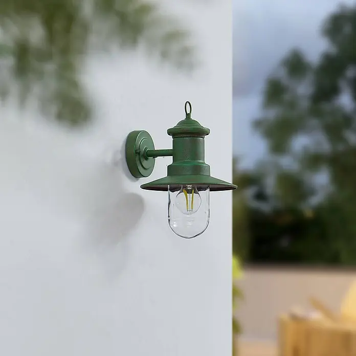 Lindby Wandlampe außen Laterne rustikal grün, Wandleuchte aussen IP44 -  - Grüne Außenwandleuchte mit klarem Glasschirm und sichtbarer LED-Birne.