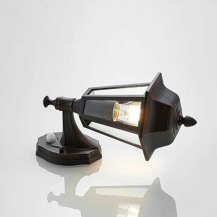 Lindby Außenwandleuchte Noor - schwarz, schwarz, IP44 - Antike Außenwandleuchte mit dunkler Bronzefinish und Klarglas, mit sichtbarer Glühfadenlampe.