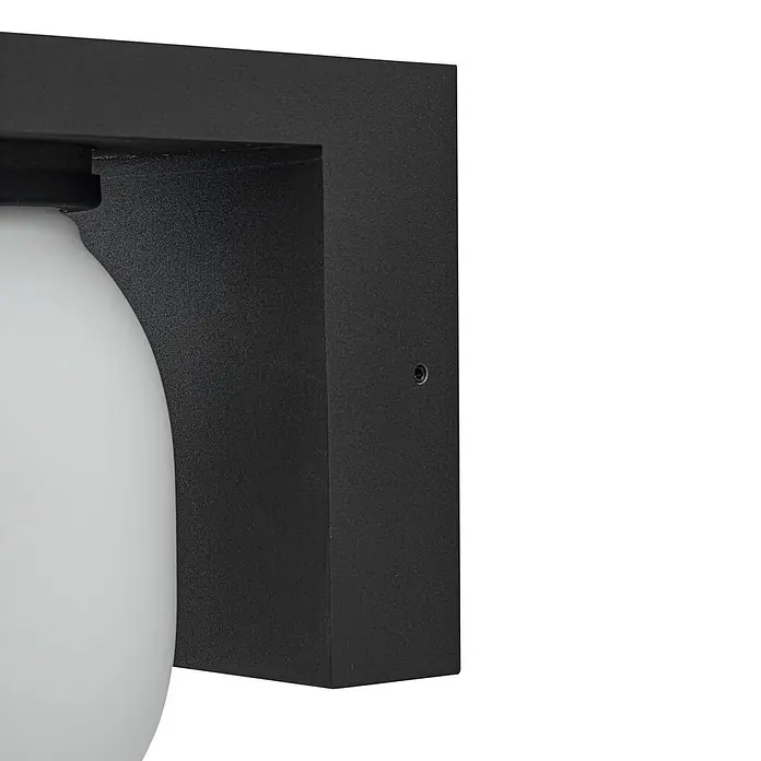 Lucande Außenwandleuchte Ovaali - schwarz, IP65 - Schwarze quadratische Außenwandleuchte mit kugelförmigem weißen Glasdiffusor.