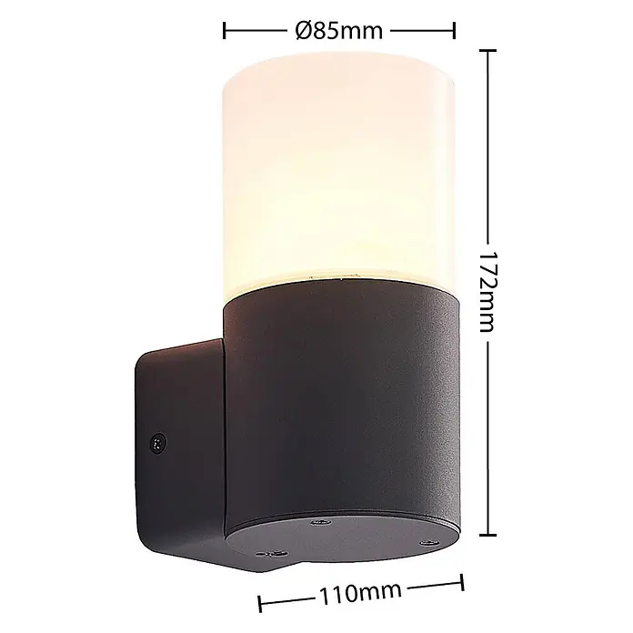 Lindby Außenwandleuchte Tabyn - schwarz, IP44 - Schwarze Außenwandleuchte mit zylindrischem weißen Diffusor.