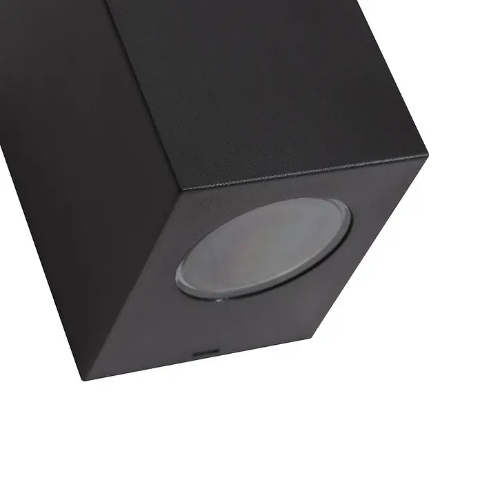 Prios Außenwandleuchte Irfan - 8,9 x 6,8 x 10 cm, schwarz, IP44 - Mattschwarzer, quadratischer Aufbaudownlight mit runder, eingelassener Lichtquelle.