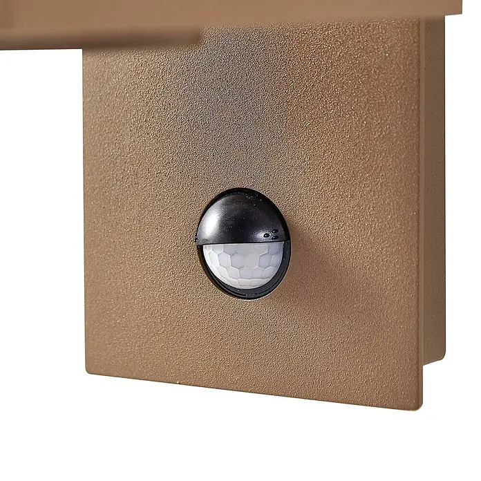 Lucande Außenwandleuchte Ferda - braun / rost, braun / rost, IP44 - Braune, texturierte Außenleuchte mit eingebettetem schwarz-weißem Bewegungsmelder.
