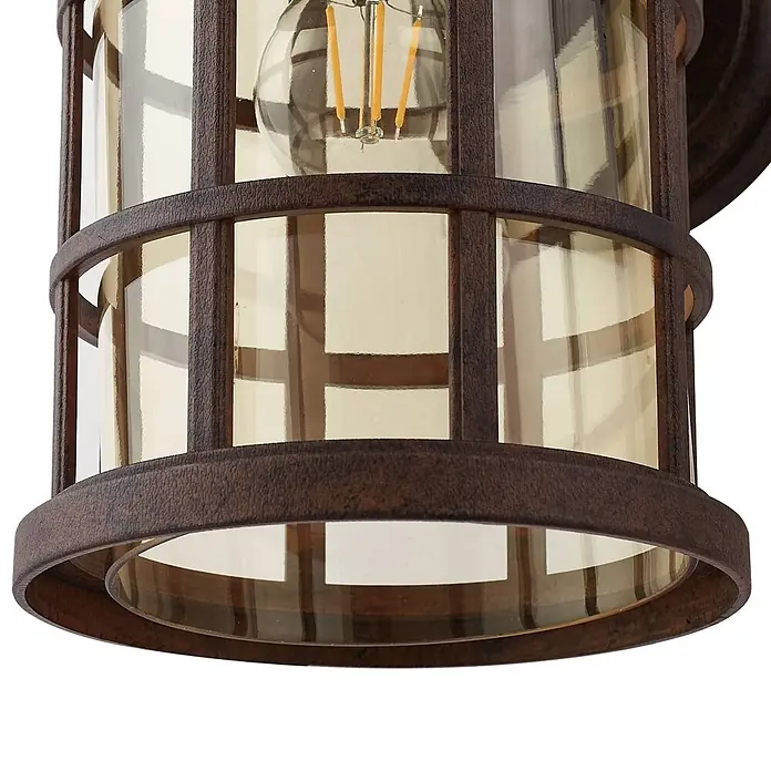 Lindby Wandleuchte aussen in rost, amber getönt, Aussenlampe Wand -  - Rostbraune Wandleuchte mit texturiertem Rahmen, bernsteinfarbenem Glas und sichtbarer LED-Glühlampe.