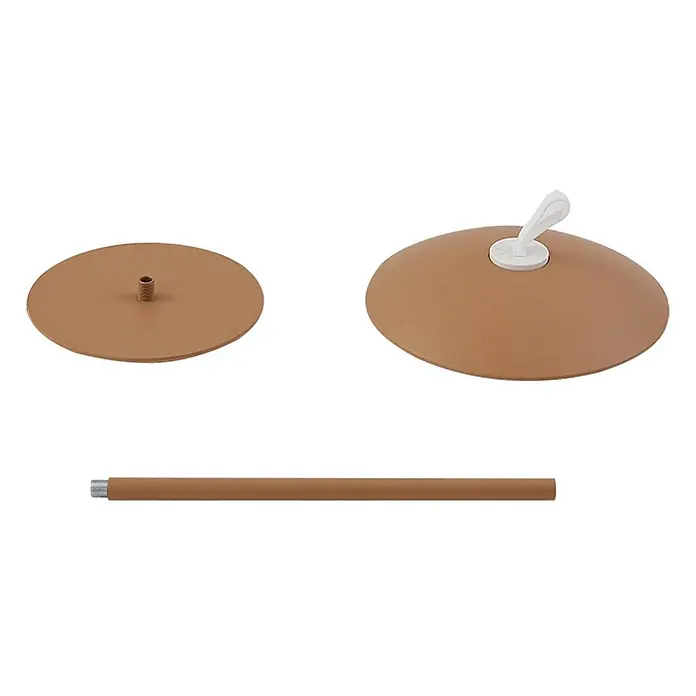 Lindby LED-Tischleuchte Kanani - braun / rost, braun / rost, Warmweiß - Braune Stehleuchten-Einzelteile: zwei Füße (einer flach, einer gewölbt mit weißem Schalter) und eine Verbindungsstange mit Gewinde.