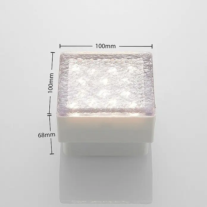 Prios LED-Gartenstrahler Ewgenie - 3.000 K, 10 x 10 x 6 cm - Beleuchteter quadratischer LED-Lichtblock mit strukturierter klarer Oberseite und weißem Sockel.