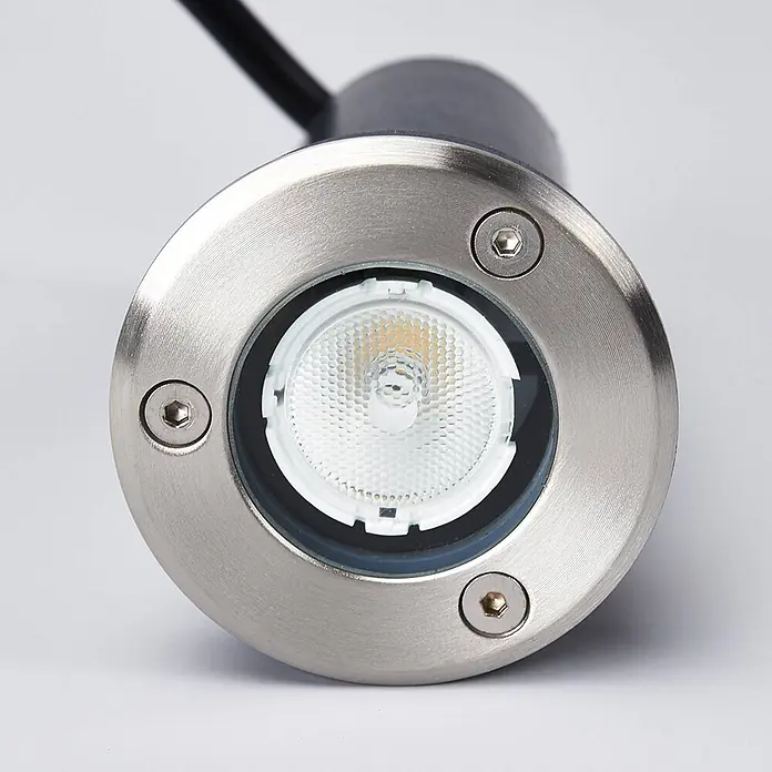 Lucande LED-Gartenstrahler Kenan - 3.000 K - Außen-Einbau-LED-Strahler mit gebürstetem Edelstahlrahmen und Sechskantschrauben.