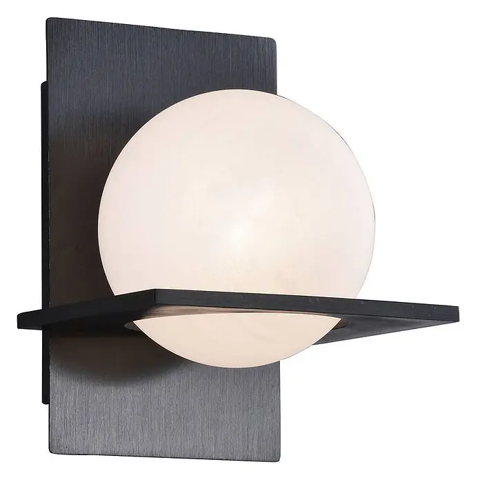 Lucande Wandleuchte Kulka - schwarz, G9 - Moderne Wandleuchte mit dunkler gebürsteter Metallplatte und Ablage, die einen kugelförmigen weißen Glasdiffusor hält.