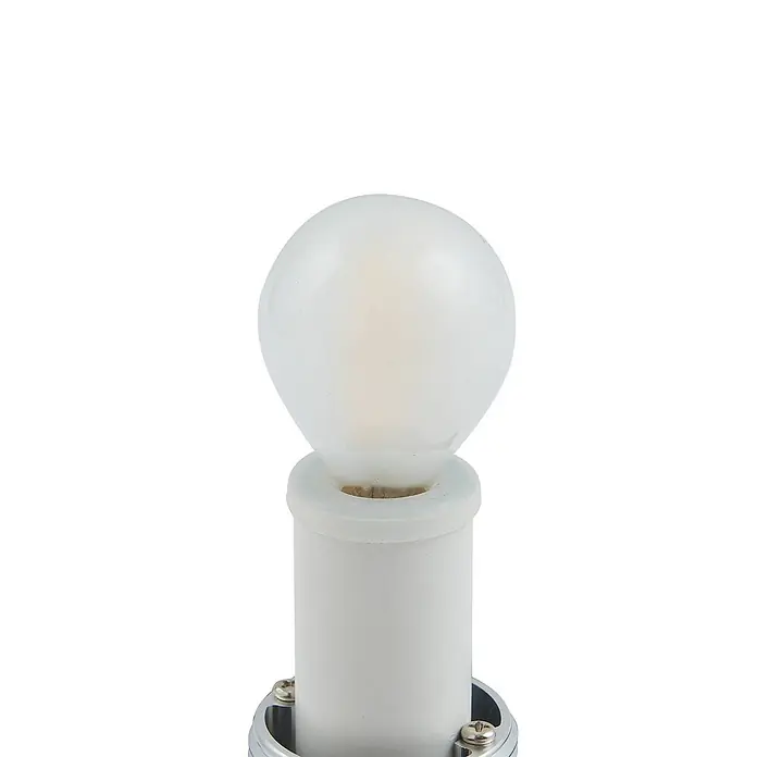 Lucande Wandleuchte Basolo - weiß / opal, E14 - Gefrostete, kugelförmige Glühbirne mit weißem Sockel und Metallbefestigungsdetails.