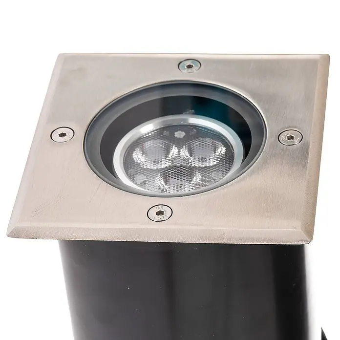 Lucande LED-Gartenstrahler JOS - 3.000 K - Quadratische LED-Bodeneinbauleuchte aus gebürstetem Edelstahl mit schwarzem Gehäuse und Sechskantschrauben.