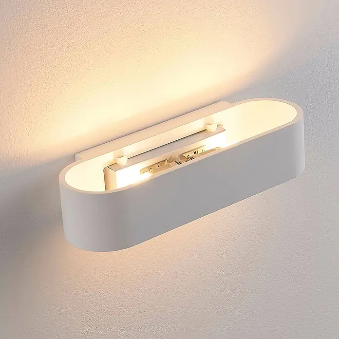 Lindby Wandleuchte Fioni - L x B x H: 10,5 x 30 x 6,5 cm, weiß / opal, G9 - Weiße, längliche ovale Wandleuchte, die warmes Licht nach oben und unten abgibt.