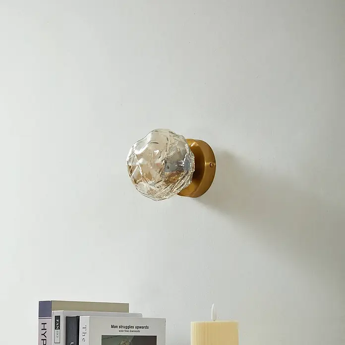 Lindby Wandleuchte Piatra - L x B x H: 12,5 x 15,5 x 15,5 cm, creme / amber, G9 - Messing-Wandleuchte mit strukturiertem Klarglasschirm.
